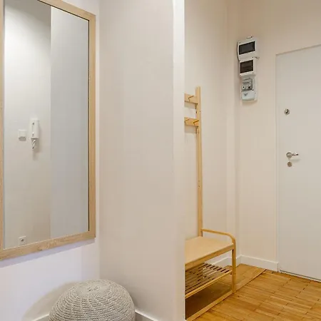 P&o Wiejska I Apartman Varsó